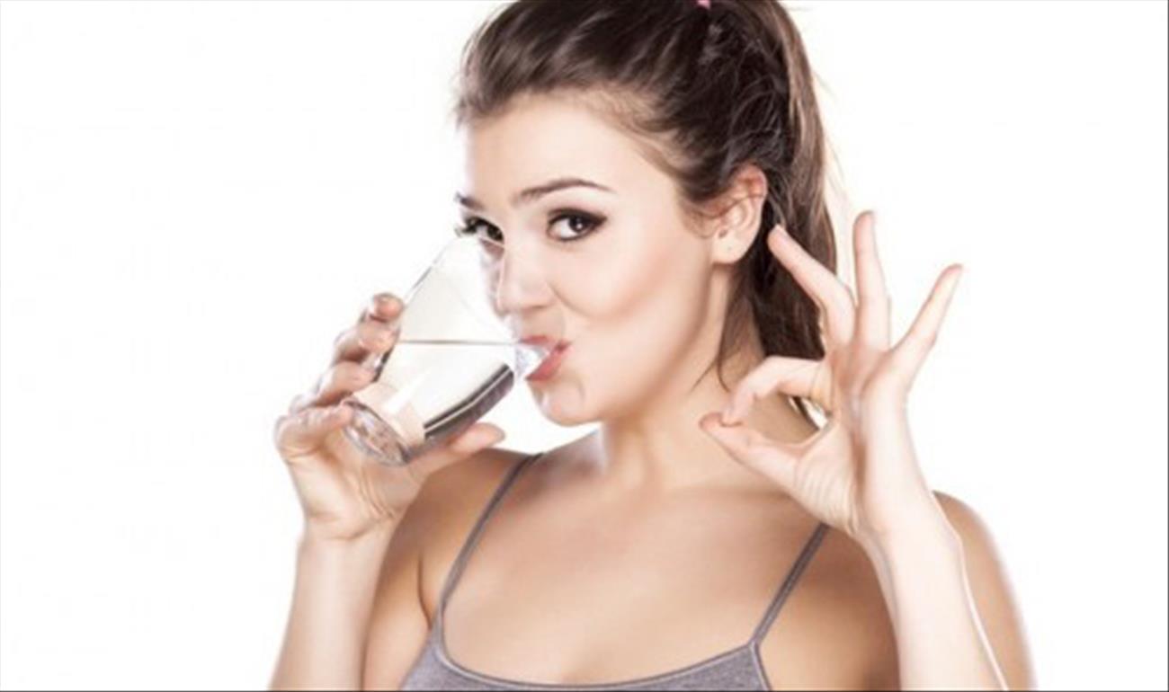 7 lợi ích khi uống một ly nước ấm vào mỗi buổi sáng