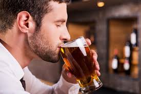 Rượu bia dẫn đến các vấn đề về thận ở nam giới