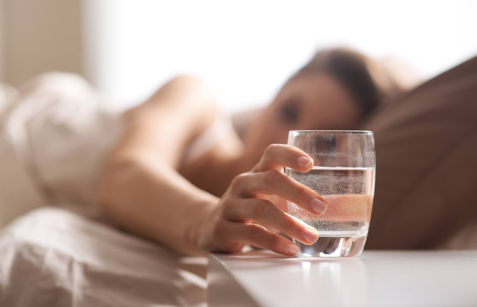 7 lợi ích khi uống một ly nước ấm vào mỗi buổi sáng